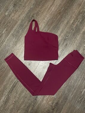 Like New Lululemon Matching Deep Luxe Set. Size 2